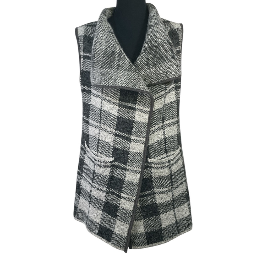 Long cape vest single snap closure dual pocket plaid vent back soft knit sweater